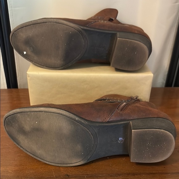 a.n.a Brown Ankle Boots with Western Silhouette - Picture 5 of 5